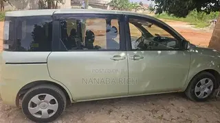 Toyota Sienta 2011 Green