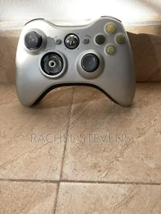Xbox 360 Wireless Contoller With 2 Xbox 360 Games