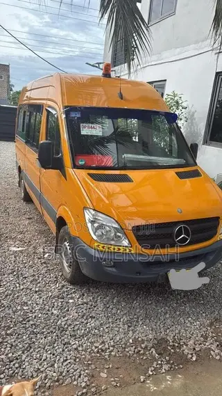 Mercedes-Benz Sprinter 2004 Yellow