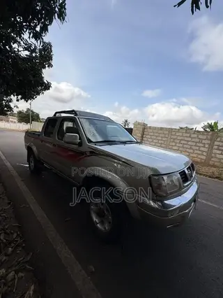 Nissan Frontier 2000 Silver