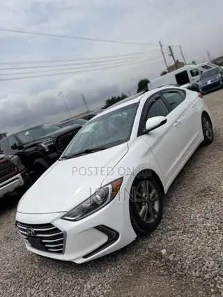 Hyundai Elantra SE Sedan FWD (2.0L 4cyl 6M) 2017 White
