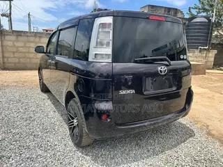 Toyota Sienta 1.5 FWD 2014 Maroon