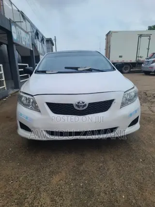 Toyota Corolla LE 4dr Sedan (1.8L 4cyl 4A) 2010 White
