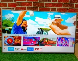 SAMSUNG Series 7, 43” Smart TV. UHD, With Apple AirPlay, Bluetooth