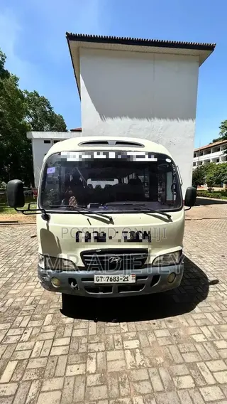 Hyundai County 2010 White