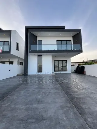 5bdrm House in Sakumono, Regimanuel Gray Estates for sale