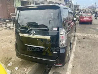 Toyota Voxy 2010 Black
