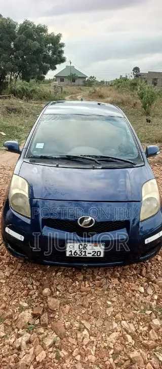 Toyota Vitz 1.0 FWD 5dr 2010 Blue