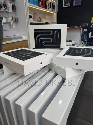 New Laptop Apple MacBook Pro 2025 M5 16GB Apple M5 Pro SSD 1T