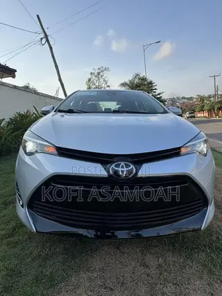 Toyota Corolla LE (1.8L 4cyl 2A) 2018 Silver