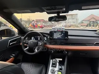 Mitsubishi Outlander SEL Launch Edition 2022 Silver