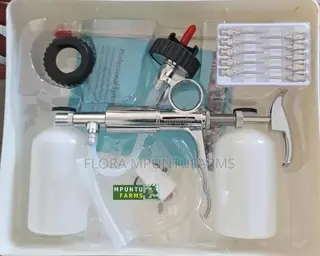 3rd Newcastle Vaccinator Syringe