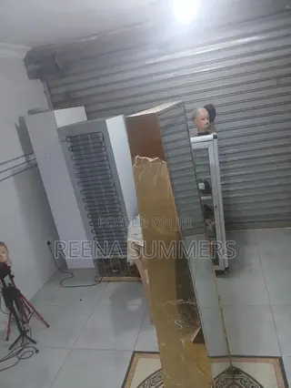 Salon Mirror