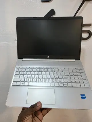 Laptop HP 15-ra003nia 8GB Intel Core i5 SSD 256GB