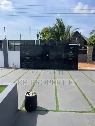 5bdrm House in Kb Properties, Community 25 for rent