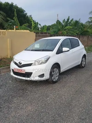 Toyota Vitz 1.3 AWD 5dr 2012 White