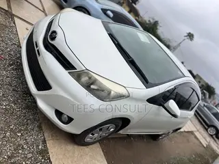 Toyota Vitz 2014 White