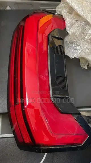 Toyota Tundra 2022-2026 Taillight Right