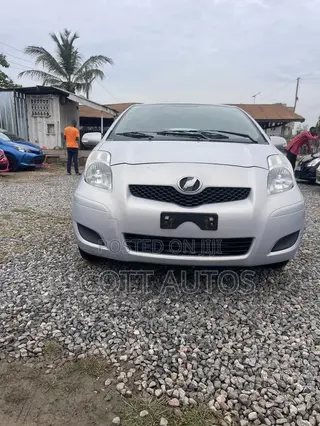 Toyota Vitz 1.3 AWD 3dr 2010 Silver
