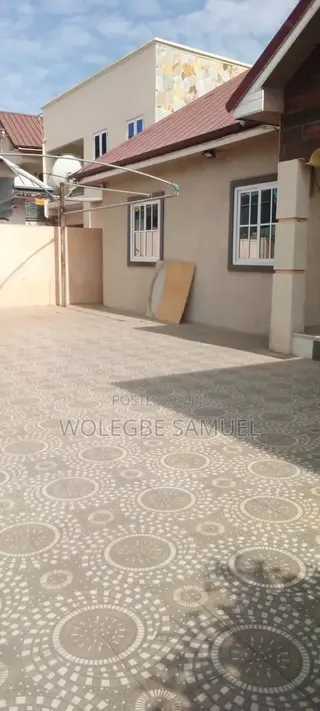 3bdrm House in Lashibi, Sakumono for rent