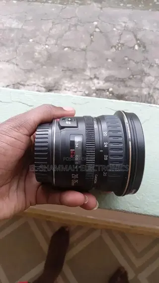 Canon EF 20-35mm Ultrawide Ultrasonic Lens