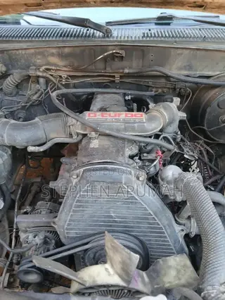 Toyota Hilux 1999 Gold