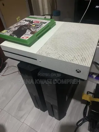 UK Xbox One S 1TB With 5 Games and Controller. 100% Neat