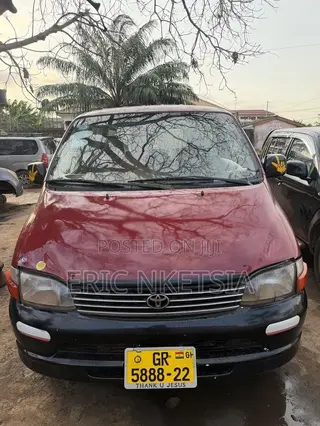 Toyota HiAce 2005 Red