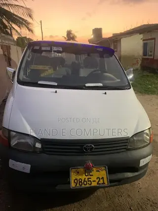 Toyota HiAce 2005 White