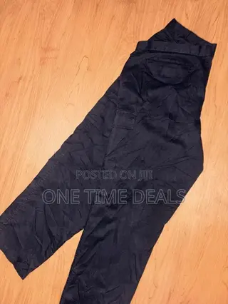 Cargo Pants or Side Pockets
