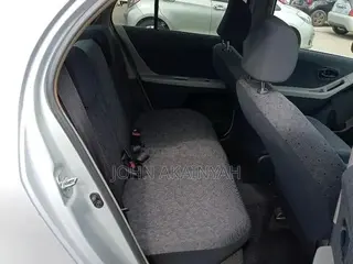 Toyota Vitz 1.3 AWD 5dr 2010 Silver