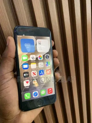 Apple iPhone SE (2022) 64 GB Black