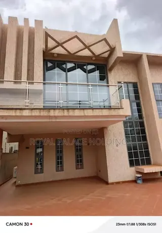 4bdrm Duplex in Airport Hills for rent