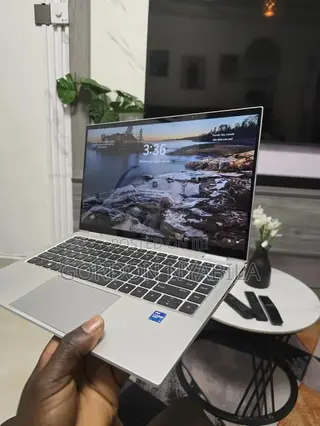 Laptop HP EliteBook 1040 G8 16GB Intel Core i7 SSD 512GB