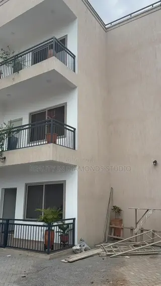 3bdrm Apartment in Trade Fair, Labadi for rent