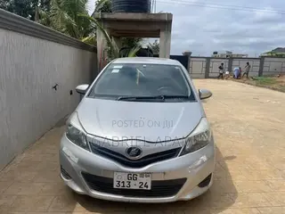 Toyota Vitz 2012 Silver