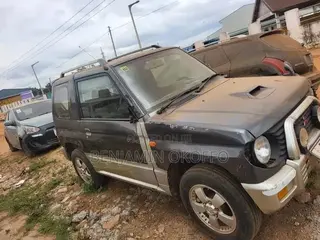 Mitsubishi Pajero Junior 1997 Black