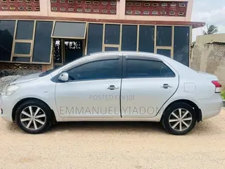Toyota Belta 2010 Silver