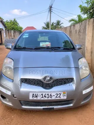 Toyota Vitz 2009 Gray