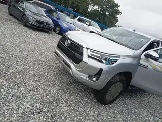 New Toyota Hilux 2025 Silver