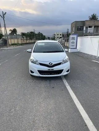 Toyota Vitz 1.3 FWD 5dr 2013 White