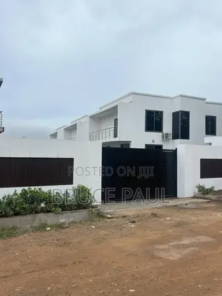 3bdrm Townhouse / Terrace in School Junction for rent