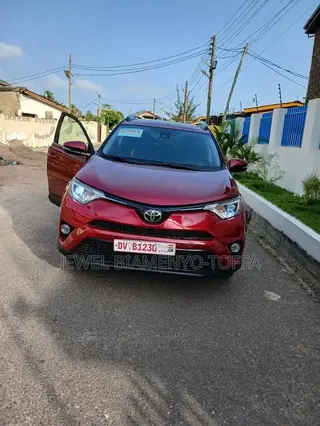 Toyota RAV4 LE 4dr SUV (2.5L 4cyl 6A) 2018 Red