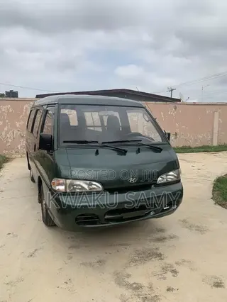 Hyundai H-100 2000 Green