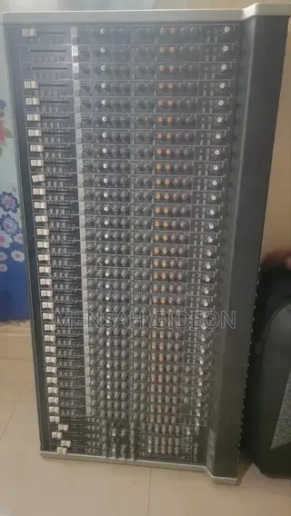 Mackie 24 Channel Analog Mixer