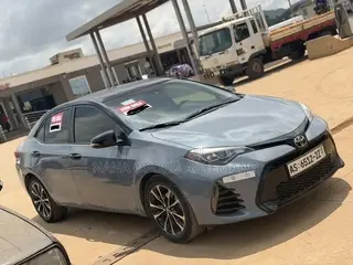 Toyota Corolla SE 4dr Sedan (1.8L 4cyl CVT) 2017
