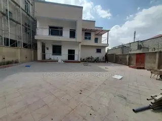 5bdrm House in Kwabenya Acp for sale