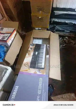 Yamaha PSR E383