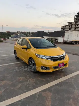 Honda Fit 2018 Yellow
