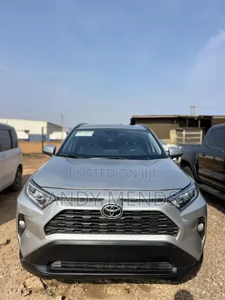 Toyota RAV4 XLE Premium FWD 2020 Silver